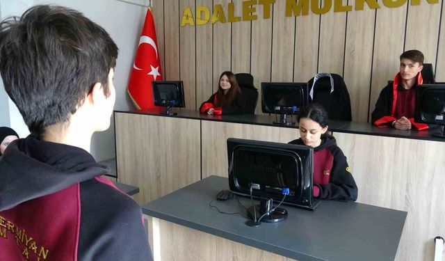 Temsili duruşma salonunda meslek öğreniyorlar