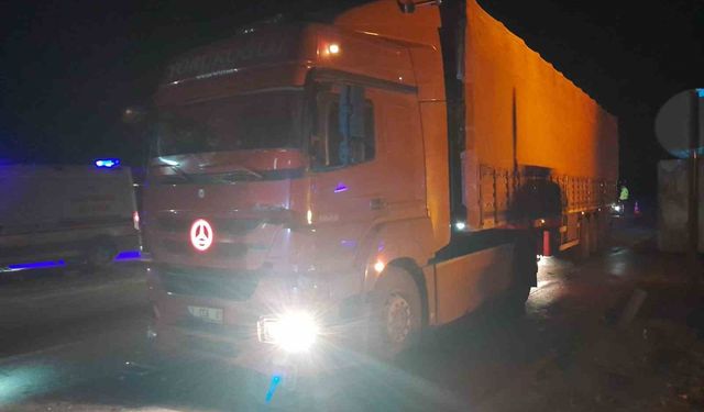 Tır ile ticari taksi çarpıştı: 1 yaralı