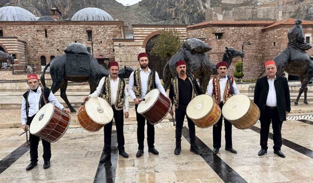 Tokat'ta Ramazan geleneği yaşatılıyor, 21 davulcu sahaya çıkıyor