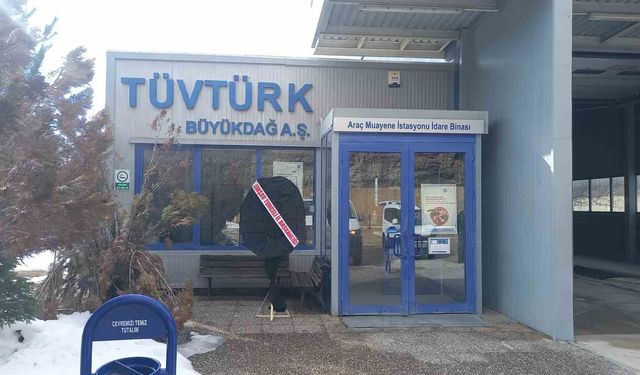 TÜVTÜRK'e siyah çelenk bırakıldı