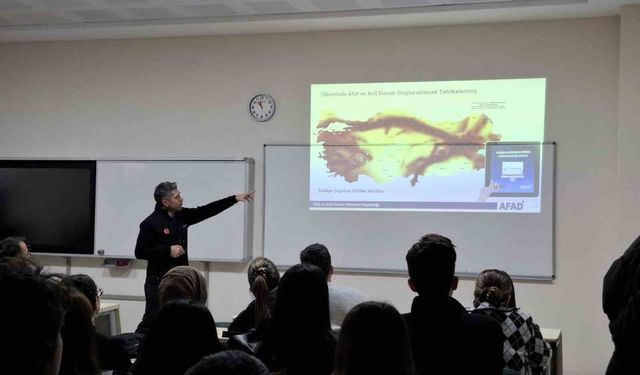 Üniversite öğrencilerine ve akademik personele afet eğitimi