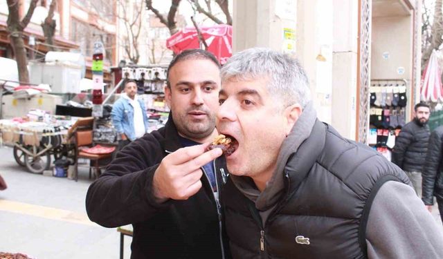 Uzman diyetisyenden iftar ve sahur arasında 2 litre su tüketimi önerisi