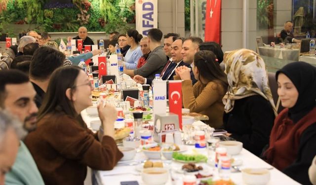 Vali Çakırtaş depremzedelerle iftarda buluştu