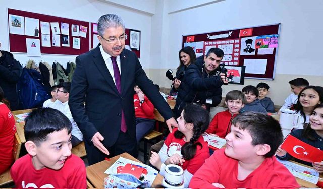 Vali Yılmaz, öğrenciler ve öğretmenlerle buluştu