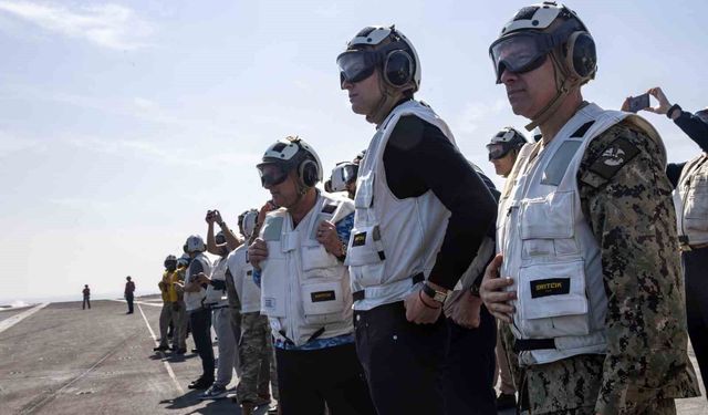 Witkoff'tan Umman Denizi'ndeki ABD uçak gemisine ziyaret