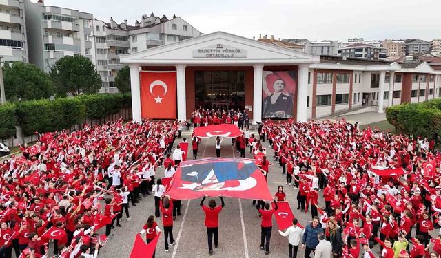 Yer gök kırmızı beyaz