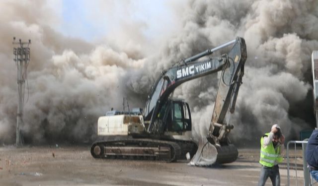 Yıkım firması korkutucu gerçeği gözler önüne serdi: ''Binaların kolonlarını yıktığımız zaman demir bulamıyoruz'
