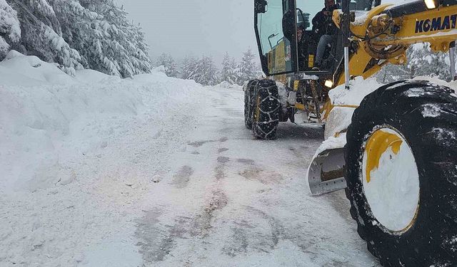 Yozgat Özel İdare ekipleri karla mücadeleyi sürdürüyor