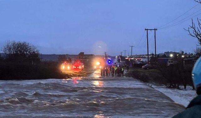Yunanistan'da sel sularına kapanan sürücü hayatını kaybetti