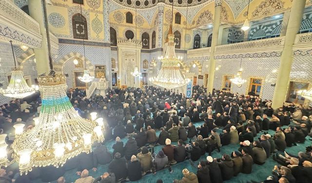 Rize’de Berat Gecesi Dualarla İdrak Edildi