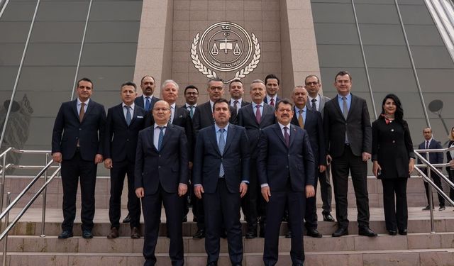 Adalet Bakan Yardımcısı Tuncay, İzmir Adliyesi'ni ziyaret etti