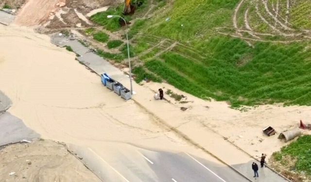 Adana'da yağmur hayatı felç etti: Dereler taştı, yollar göle döndü