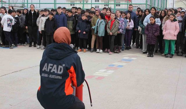 AFAD okullarda eğitimlerine devam ediyor