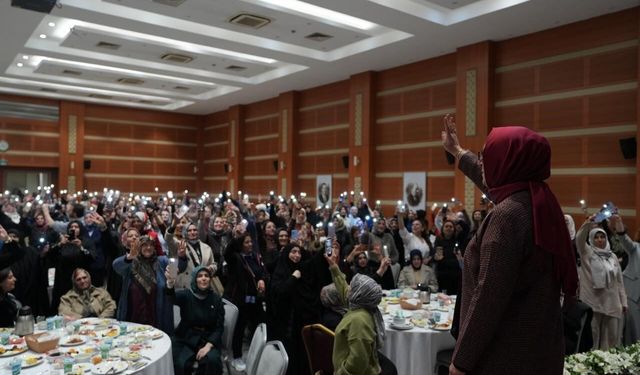 AK Parti İstanbul İl Kadın Kolları Başkanlığı tarafından kadın kolları mahalle başkanlarına yönelik iftar programı düzenlendi