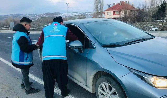 Akdağmadeni'nde yolculara 'iftara 5 kala' sürprizi