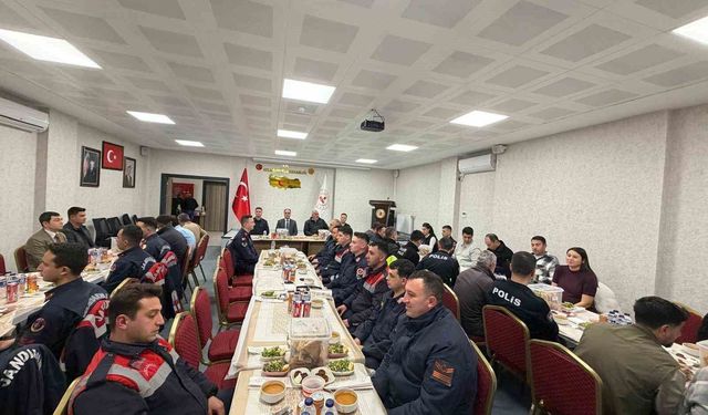 Aslanapa Kaymakamı Tosun, emniyet ve jandarma personeliyle iftar programında buluştu