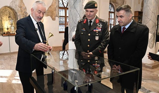 Atatürk'ün kullandığı koku ve kolonya şişeleri Misparta Koku Müzesi'nde sergileniyor