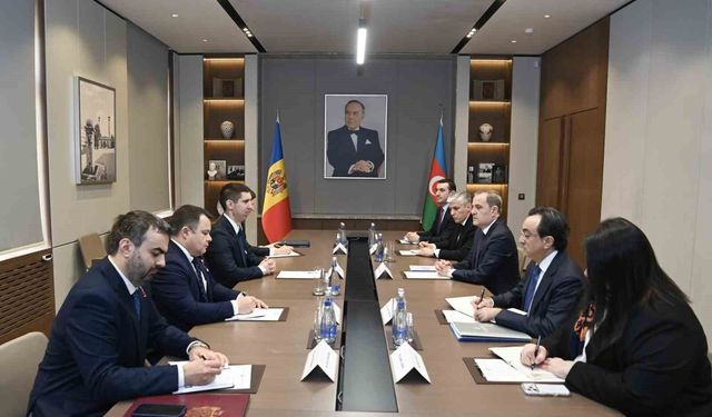 Azerbaycan, İran'daki tüm diplomatik personelini geri çekiyor