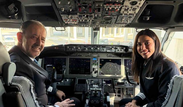 Baba ve kız aynı kokpitte: 42 yıllık pilot gökyüzüne kızıyla veda etti