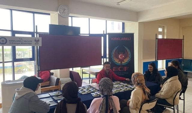 Babaeski'de üniversite öğrencilerine terörle mücadele bilgilendirmesi