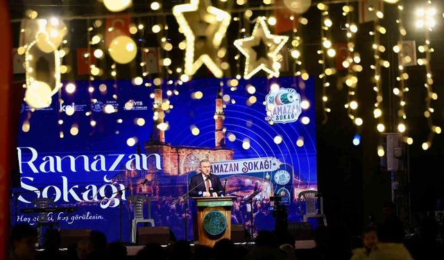 Bakan Bak, KKTC'de Ramazan Sokağı'nda konuştu