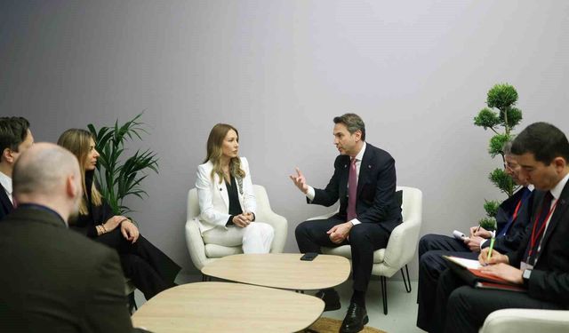 Bakan Bayraktar, Paris'te ikili görüşmeler gerçekleştirdi