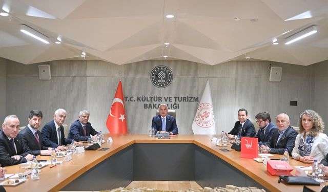 Bakan Ersoy'dan 2026 turizmi için kritik toplantı