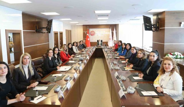 Bakan Göktaş, baroların kadın ve çocuk hakları komisyonu temsilcileriyle bir araya geldi