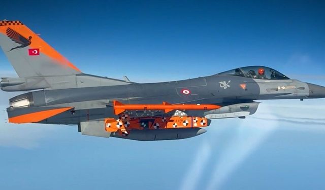 Bakan Kacır: 'Milli seyir füzemiz SOMJ, canlı harp başlığıyla gerçekleştirilen son atış testinde hedefini tam isabetle vurdu'