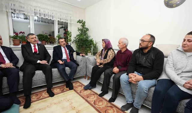Bakan Tekin ve Çiftçi'den Fatma Nur öğretmenin ailesine taziye ziyareti