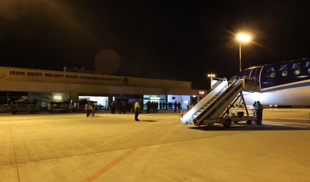 Bakü-Nahçıvan seferini yapan yolcu uçağı saldırı nedeniyle Iğdır'a indi