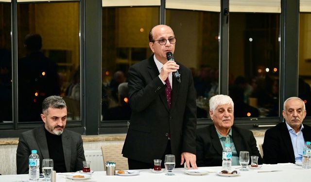 Başkan Geçit, belediye meclis üyeleriyle 'vefa' iftarında buluştu