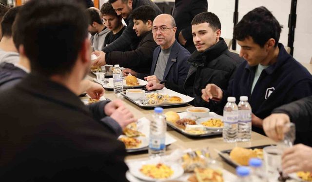 Başkan Pekyatırmacı: 'Öğrencilerimizin her zaman yanında olmaya devam edeceğiz'