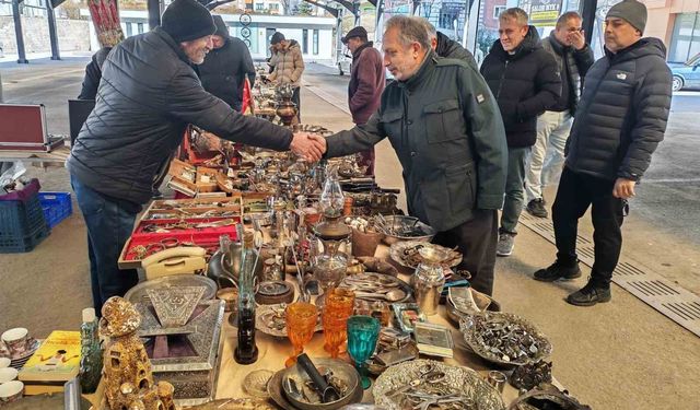 Başkan Yalçın Antika Pazarı'nda