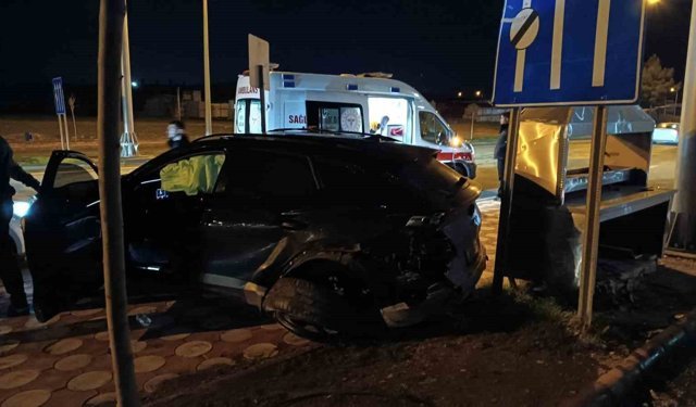 Batman'da iki otomobil kafa kafaya çarpıştı: 1 yaralı