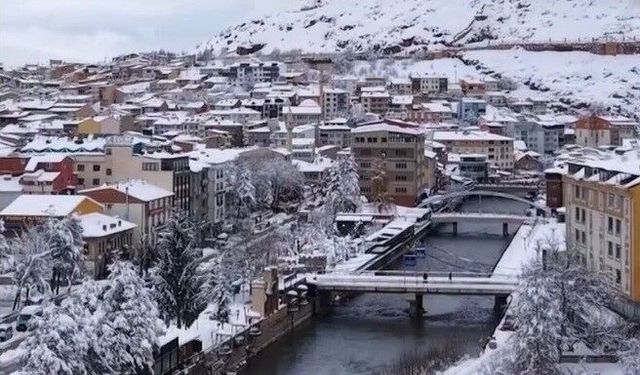 Bayburt kar yağışıyla beyaza büründü