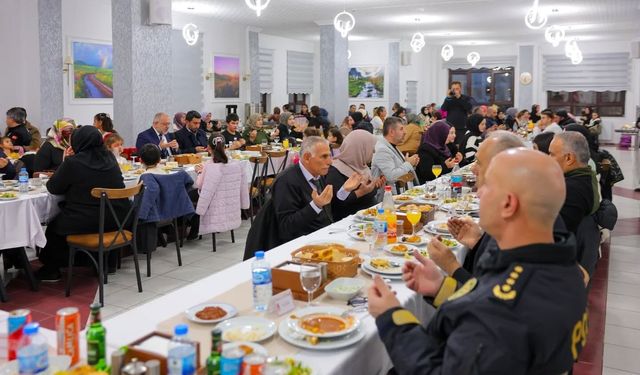 Bayburt'ta Dünya Yetimler Günü dolayısıyla iftar programı düzenlendi