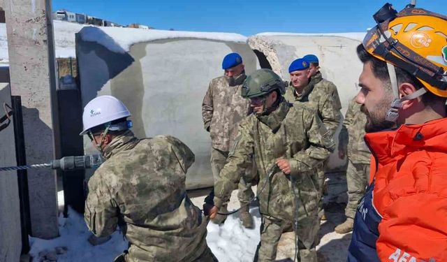 Bayburt'ta komandolara arama kurtarma eğitimi verildi