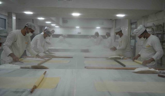 Bayram öncesi Gaziantep'te baklava mesaisi