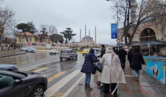 Bayramın ikinci günü vatandaşlar Edirne'ye akın etti