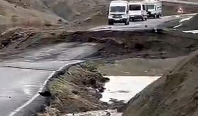 Bingöl'de toprak kayması sonucu yol çöktü: Ulaşım durdu
