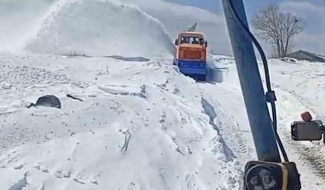 Bingöl'de yol açma çalışmaları devam ediyor