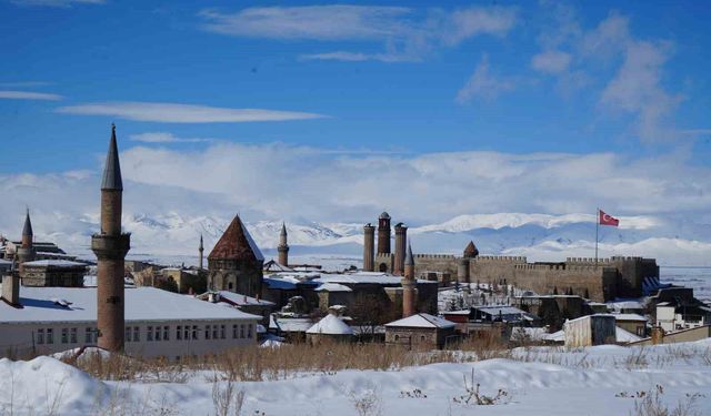 Bir diplomatik ricadan doğan teşebbüs: Erzurum'da İranlı çocuklar için mektep girişimi