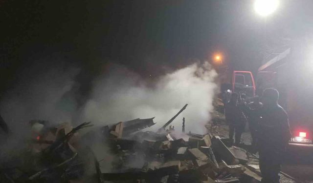 Bolu'da tek katlı ev küle döndü