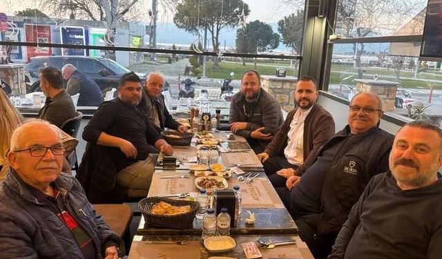 Burhaniye'de bağımsız meclis üyeleri basına iftar verdi