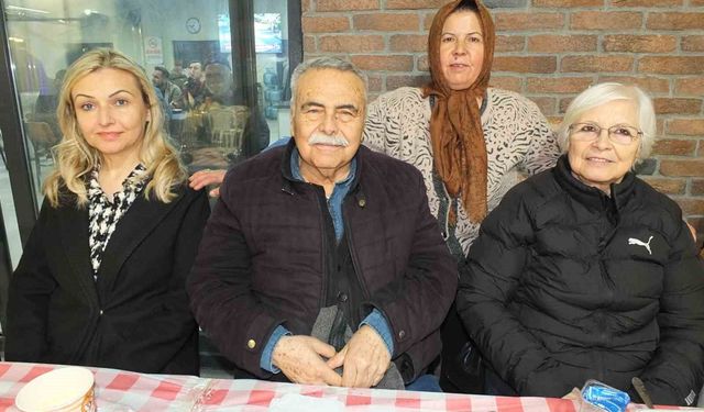 Burhaniyeli kadın muhtar 50 yıl sonra ilkokul öğretmenini ağırladı