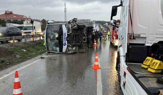 Büyükçekmece'de işçi servisi devrildi: 1 ölü, 9 yaralı