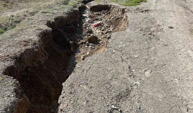 Çameli Belediyesi yol bakım çalışmalarına hız kesmeden devam ediyor