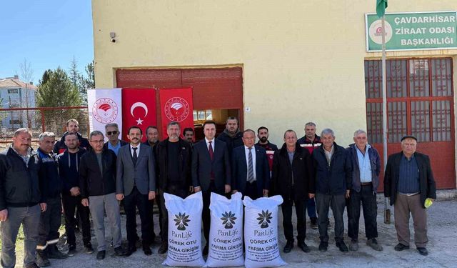 Çavdarhisar'da çiftçilere çörek otu tohumu dağıtımı