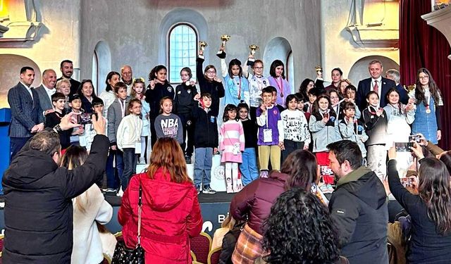 Çeşme'de Dünya Kadınlar Günü'ne özel satranç turnuvası